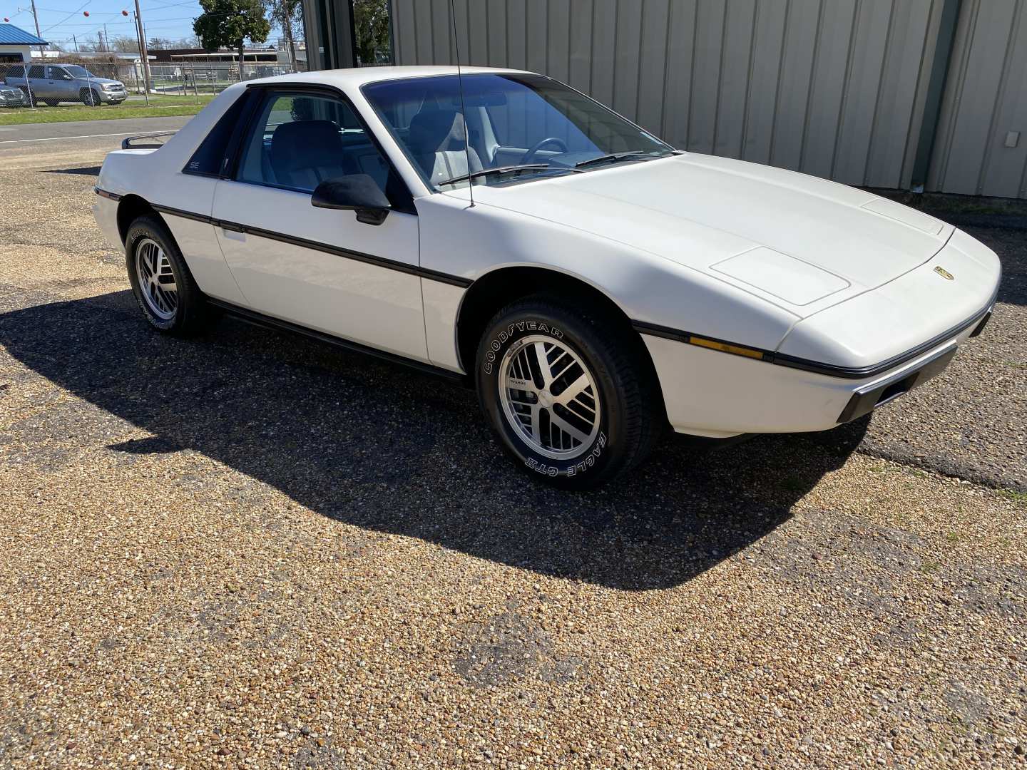 1st Image of a 1984 PONTIAC FIERO SE