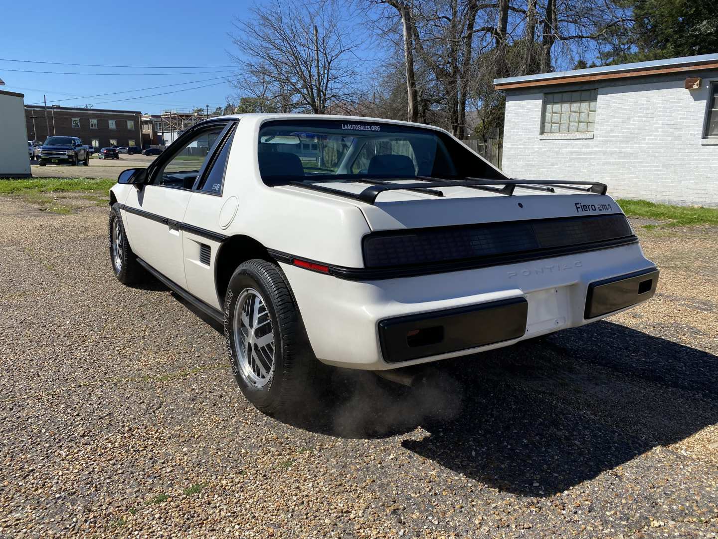 2nd Image of a 1984 PONTIAC FIERO SE