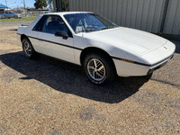 Image 2 of 9 of a 1984 PONTIAC FIERO SE