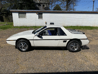 Image 4 of 9 of a 1984 PONTIAC FIERO SE