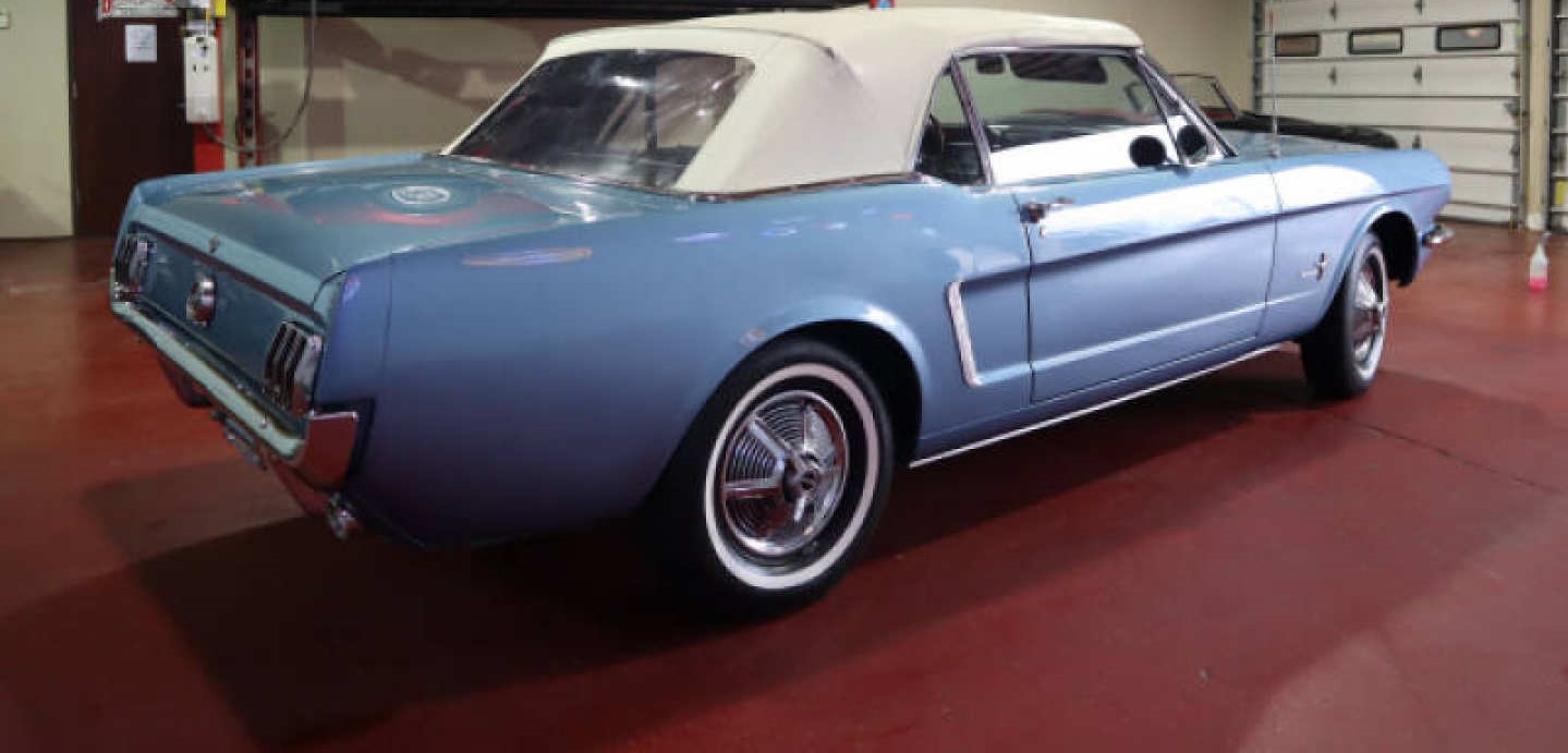 2nd Image of a 1965 FORD MUSTANG