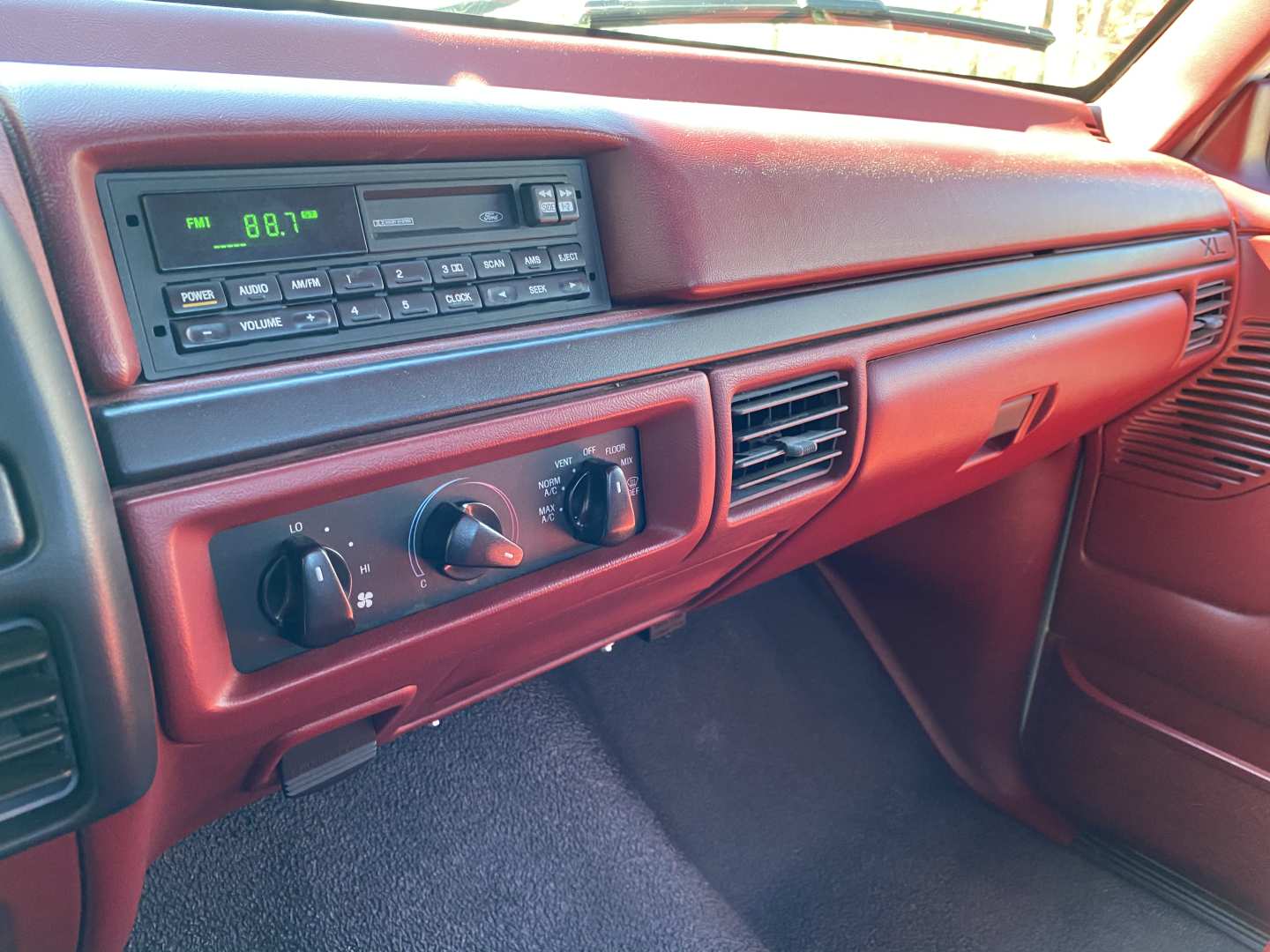 3rd Image of a 1996 FORD F-150