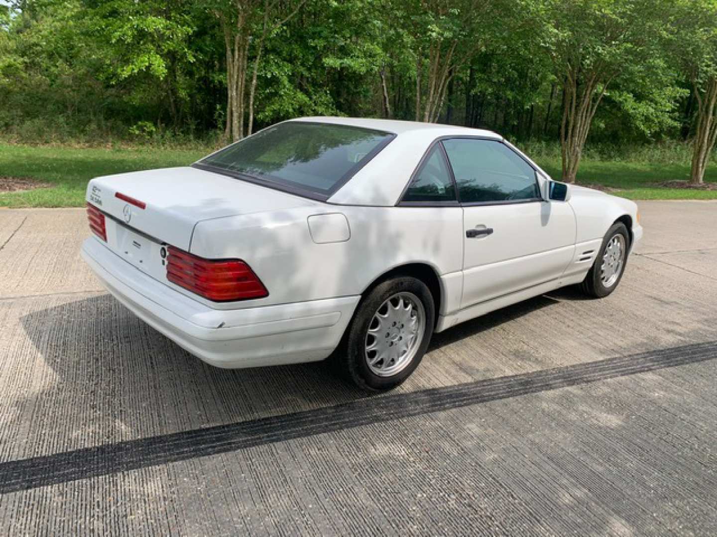 2nd Image of a 1997 MERCEDES-BENZ SL-CLASS SL500