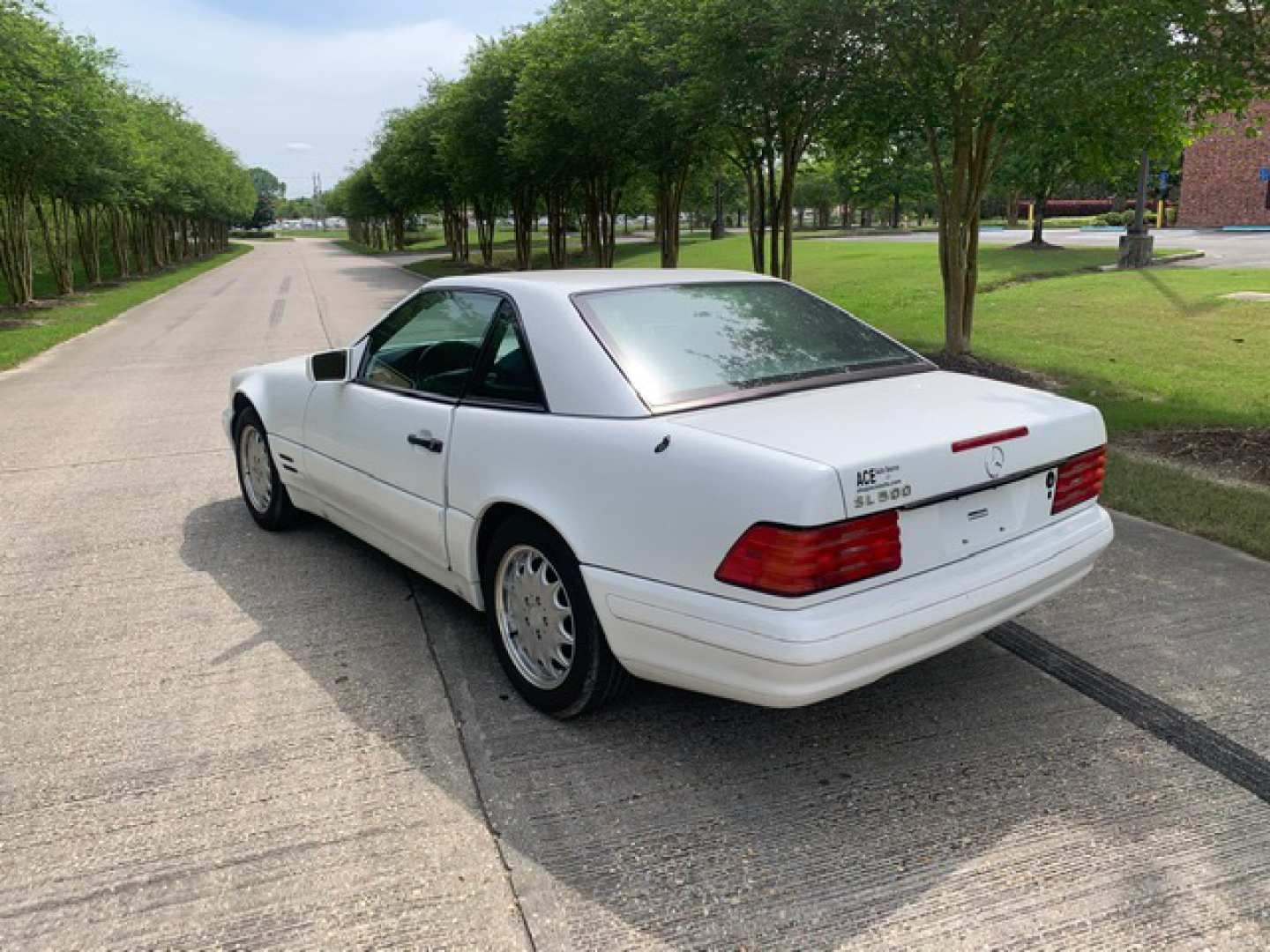 3rd Image of a 1997 MERCEDES-BENZ SL-CLASS SL500