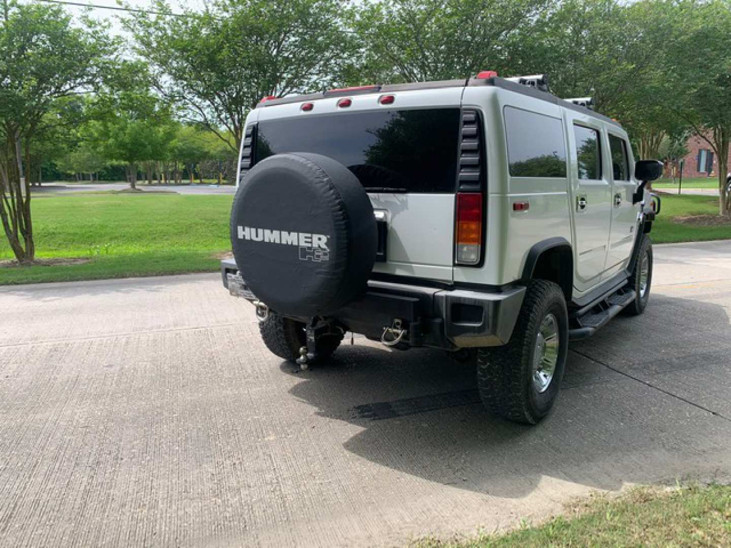 2nd Image of a 2004 HUMMER H2