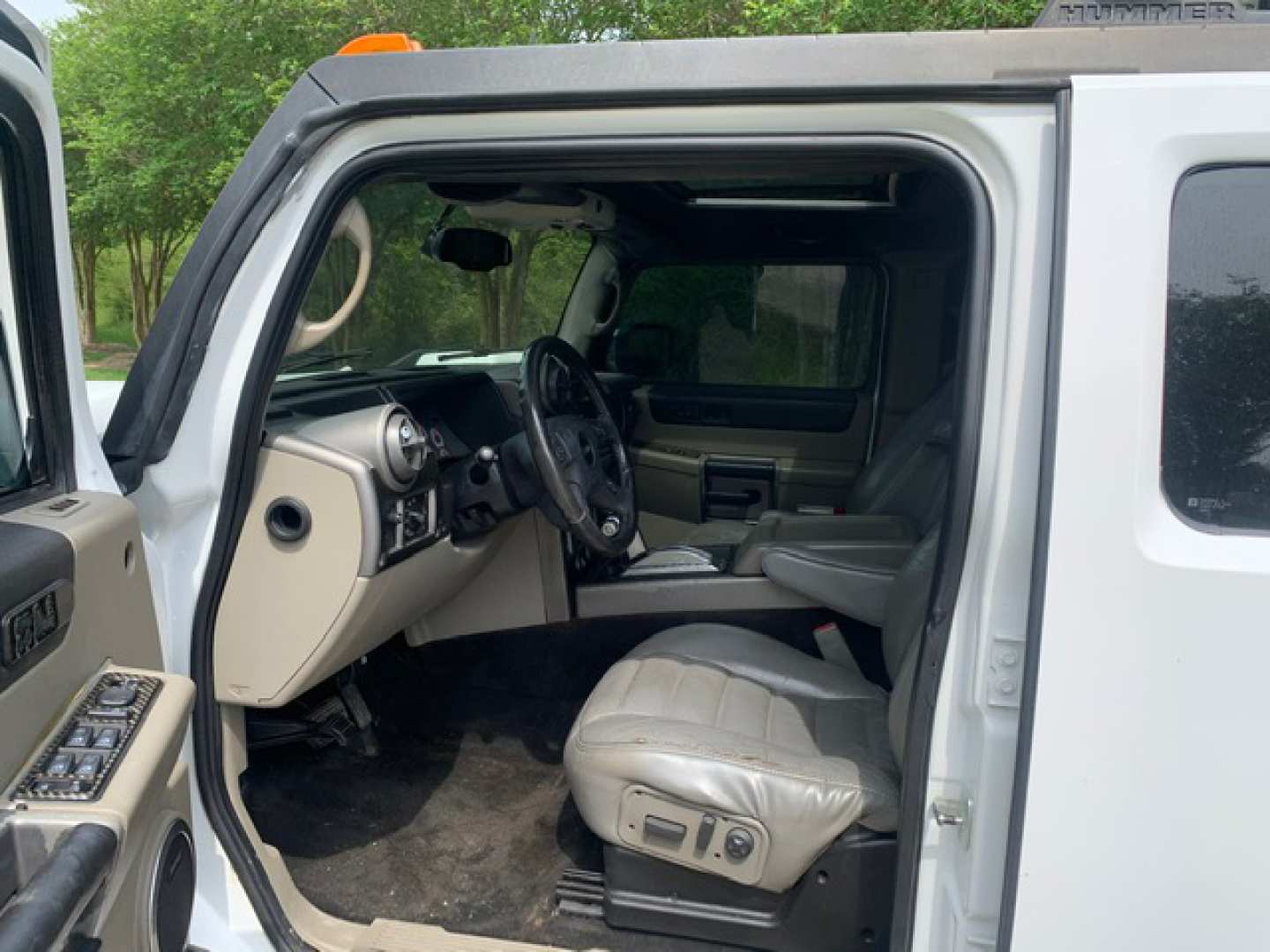 3rd Image of a 2004 HUMMER H2