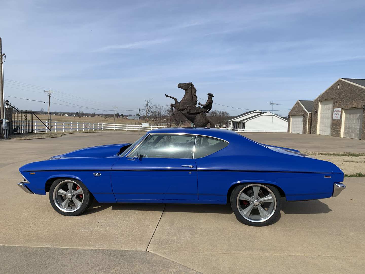 3rd Image of a 1969 CHEVROLET CHEVELLE SS