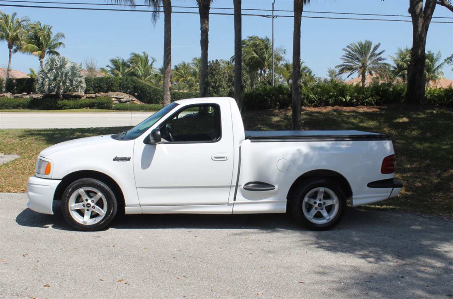 1st Image of a 1999 FORD F-150 LIGHTNNG