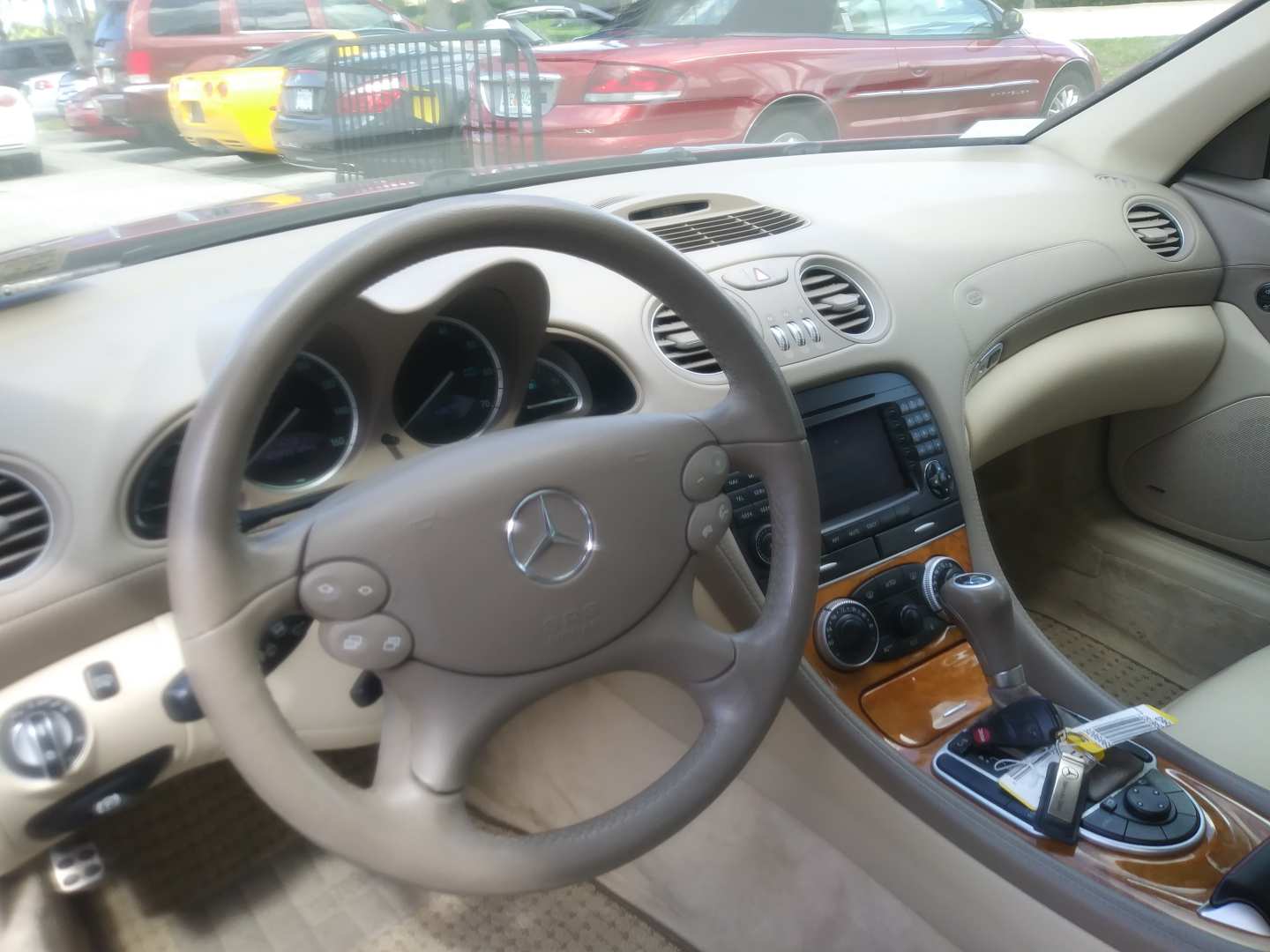 4th Image of a 2005 MERCEDES-BENZ SL-CLASS SL500