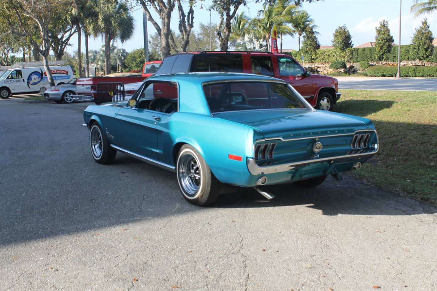 2nd Image of a 1968 FORD MUSTANG