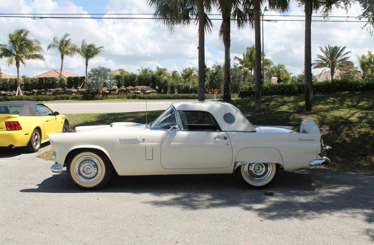 2nd Image of a 1956 FORD THUNDERBIRD