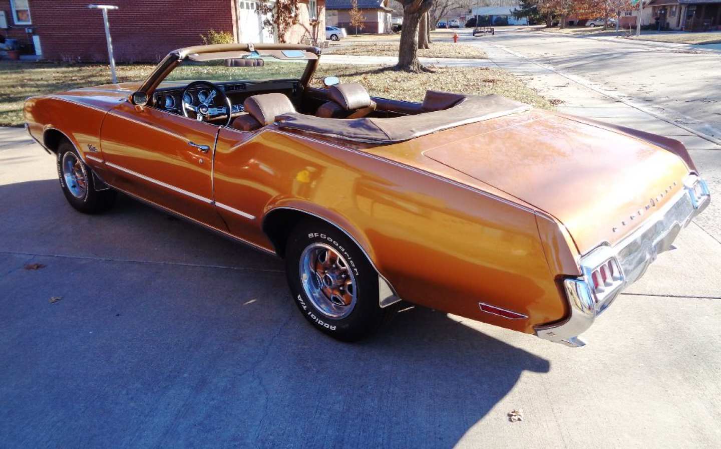 2nd Image of a 1972 OLDSMOBILE CUTLASS