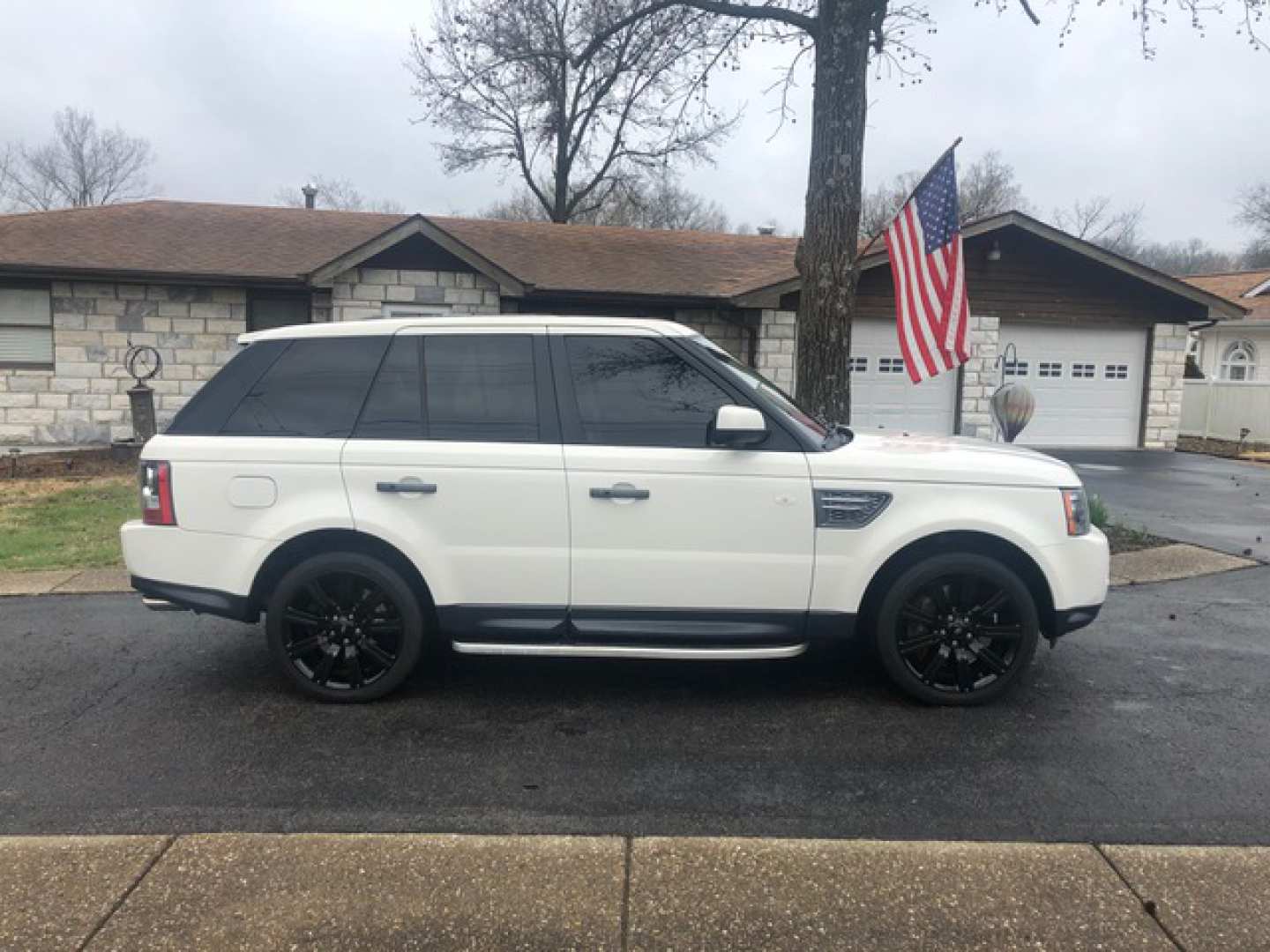 2nd Image of a 2010 LAND ROVER RANGE ROVER SPORT SC