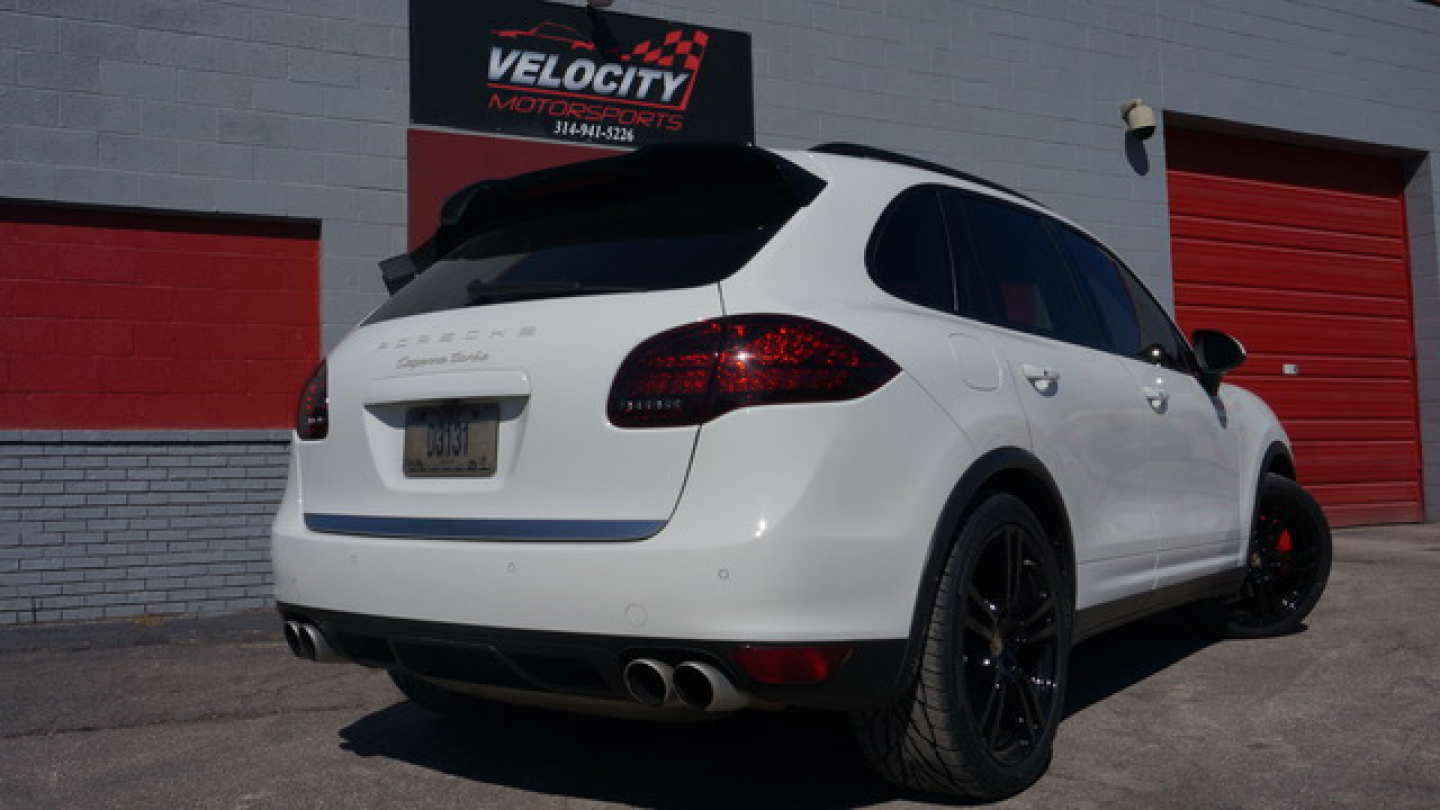 2nd Image of a 2012 PORSCHE CAYENNE TURBO