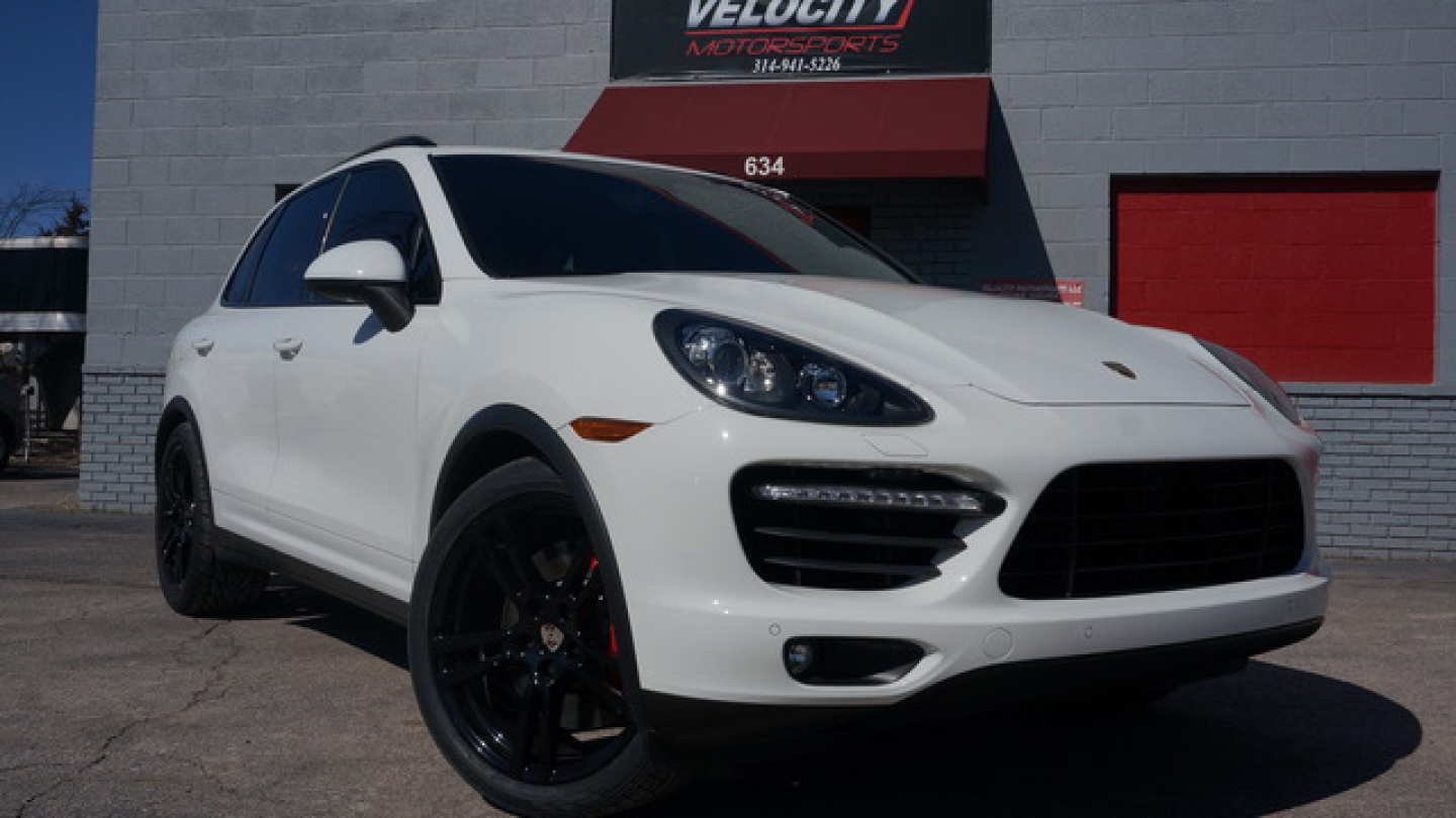 4th Image of a 2012 PORSCHE CAYENNE TURBO