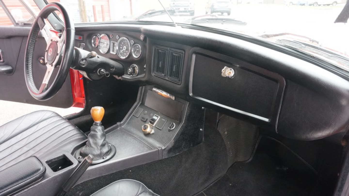 8th Image of a 1976 MGB ROADSTER
