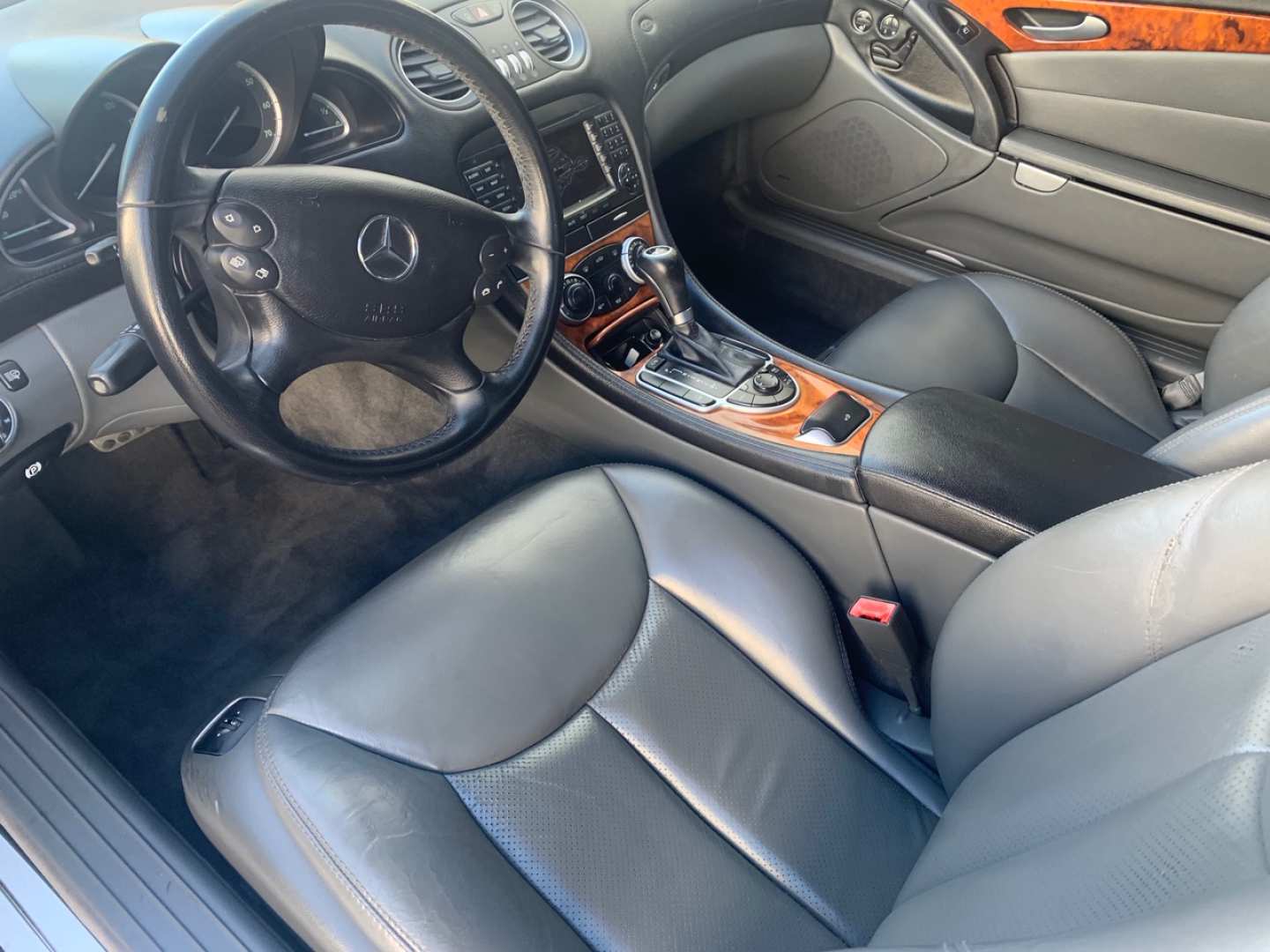 4th Image of a 2005 MERCEDES-BENZ SL 500