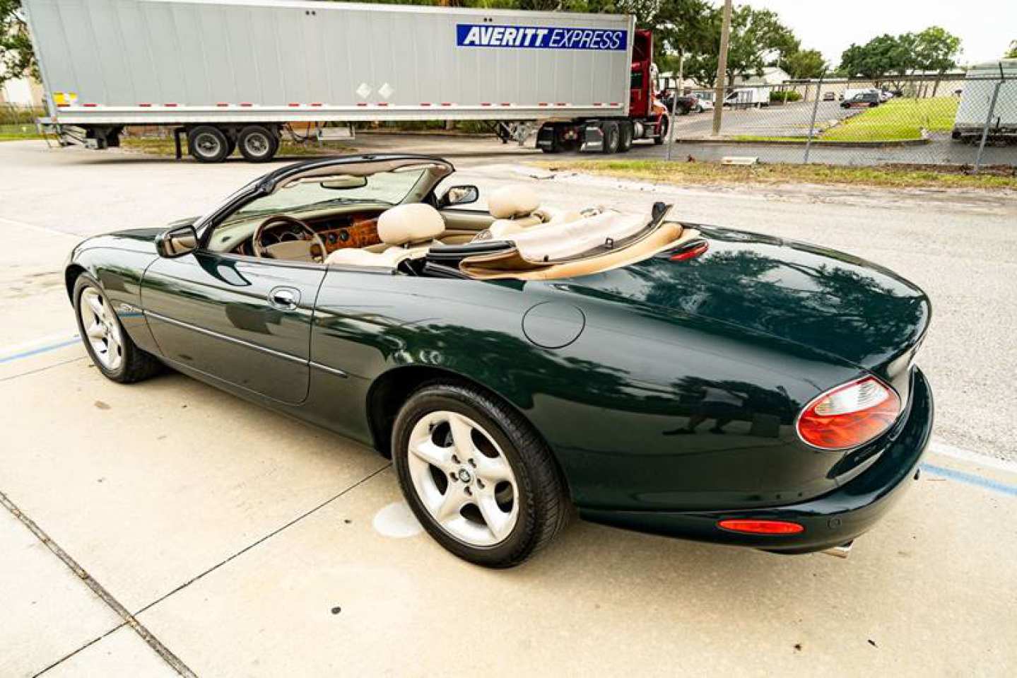 5th Image of a 2001 JAGUAR XK8