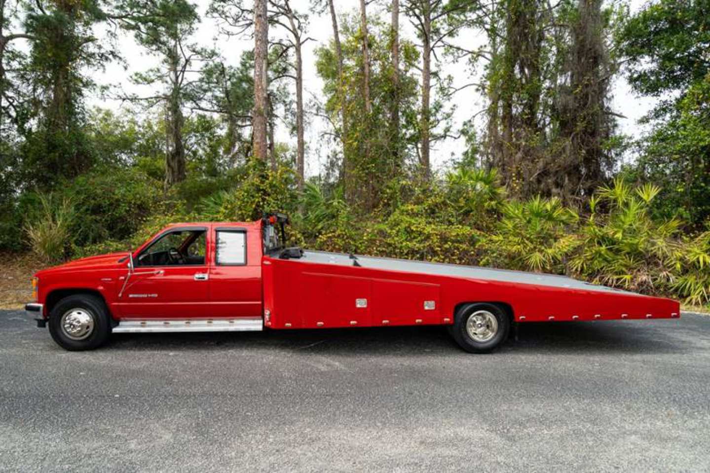 2nd Image of a 1989 CHEVROLET C3500