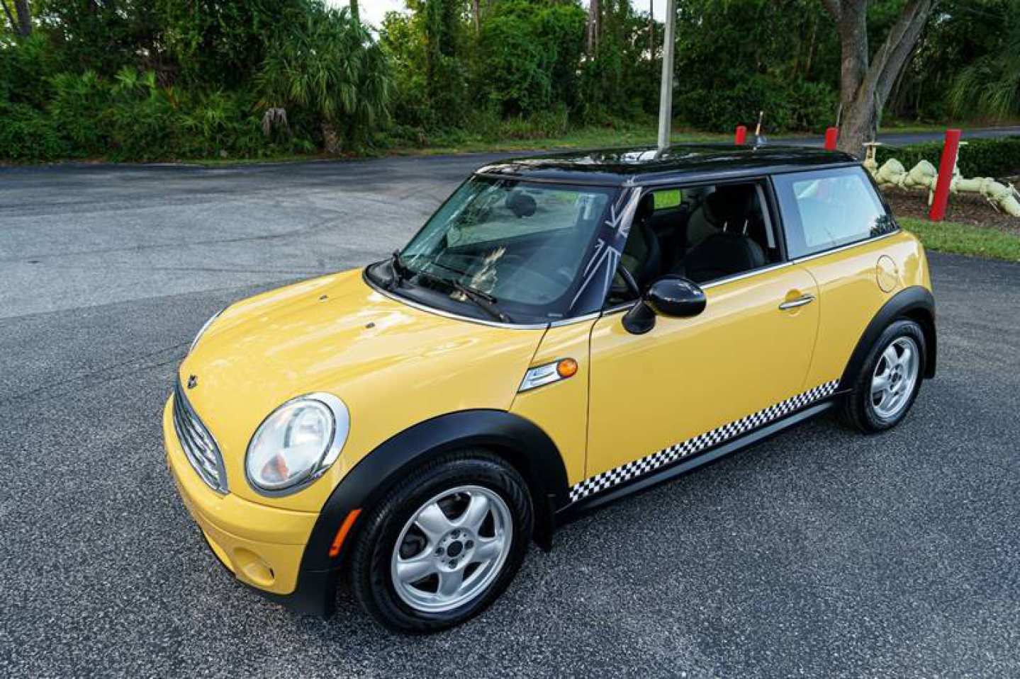 0th Image of a 2009 MINI MINI COOPER