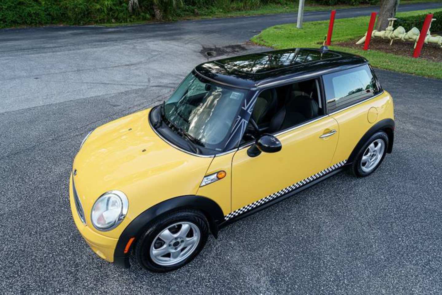 1st Image of a 2009 MINI MINI COOPER