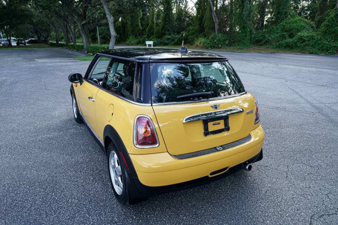 5th Image of a 2009 MINI MINI COOPER