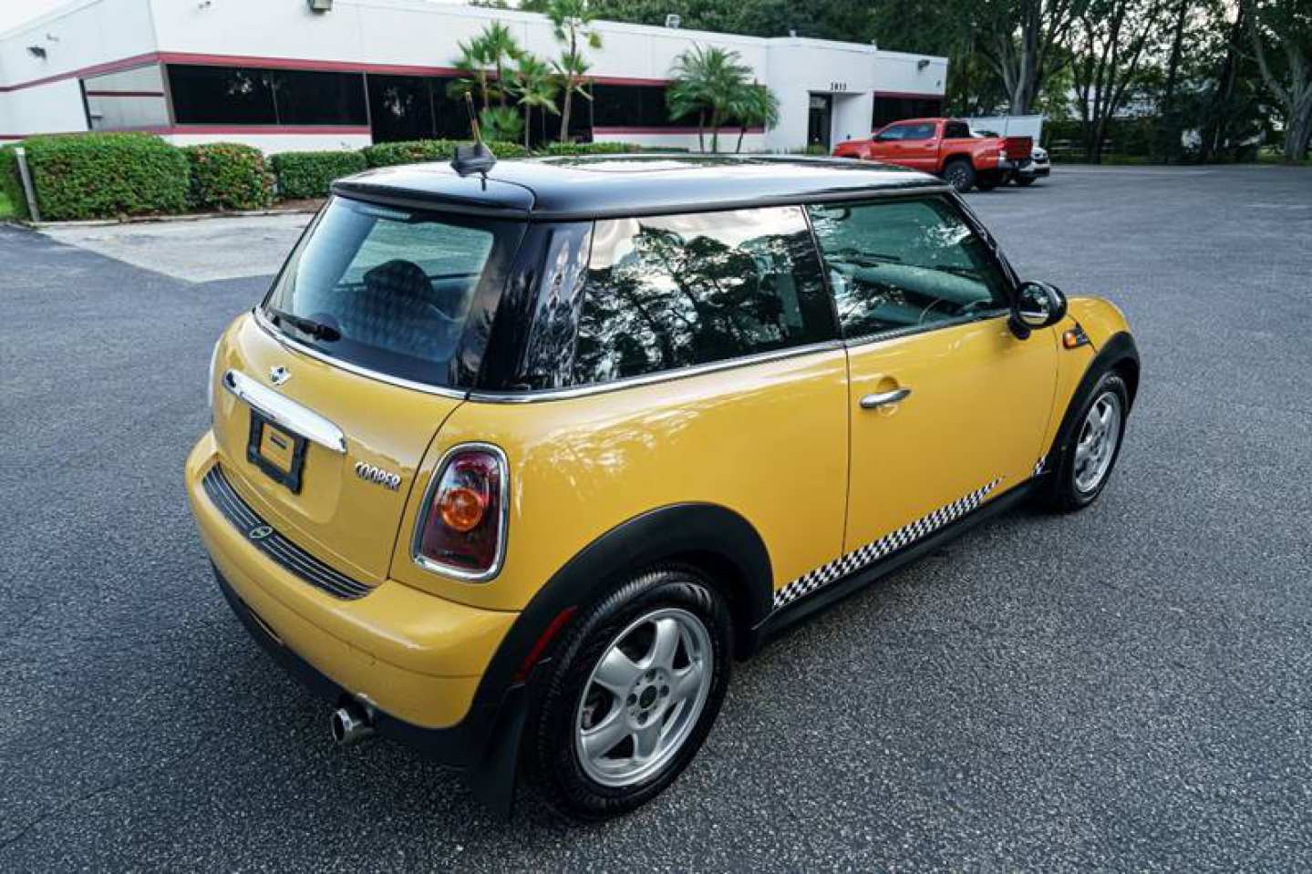 6th Image of a 2009 MINI MINI COOPER