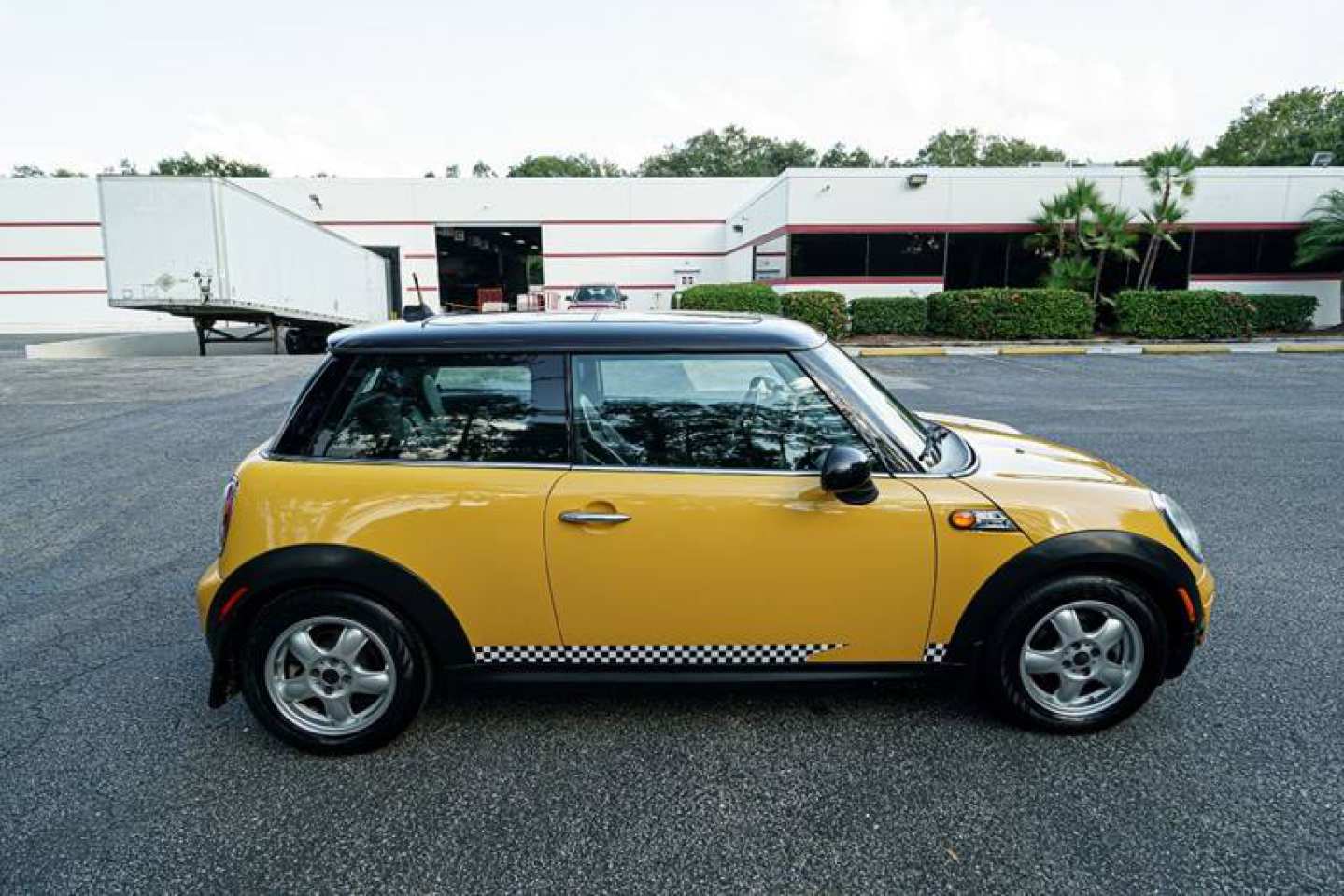 7th Image of a 2009 MINI MINI COOPER