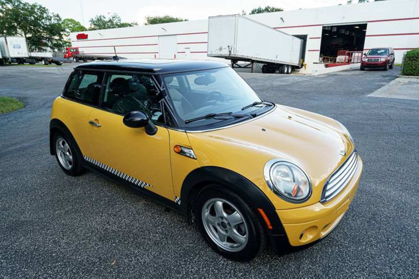 8th Image of a 2009 MINI MINI COOPER