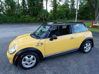 Image 4 of 14 of a 2009 MINI MINI COOPER