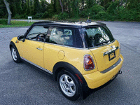 Image 5 of 14 of a 2009 MINI MINI COOPER