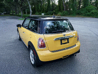 Image 6 of 14 of a 2009 MINI MINI COOPER