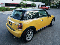 Image 7 of 14 of a 2009 MINI MINI COOPER