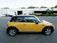 Image 8 of 14 of a 2009 MINI MINI COOPER