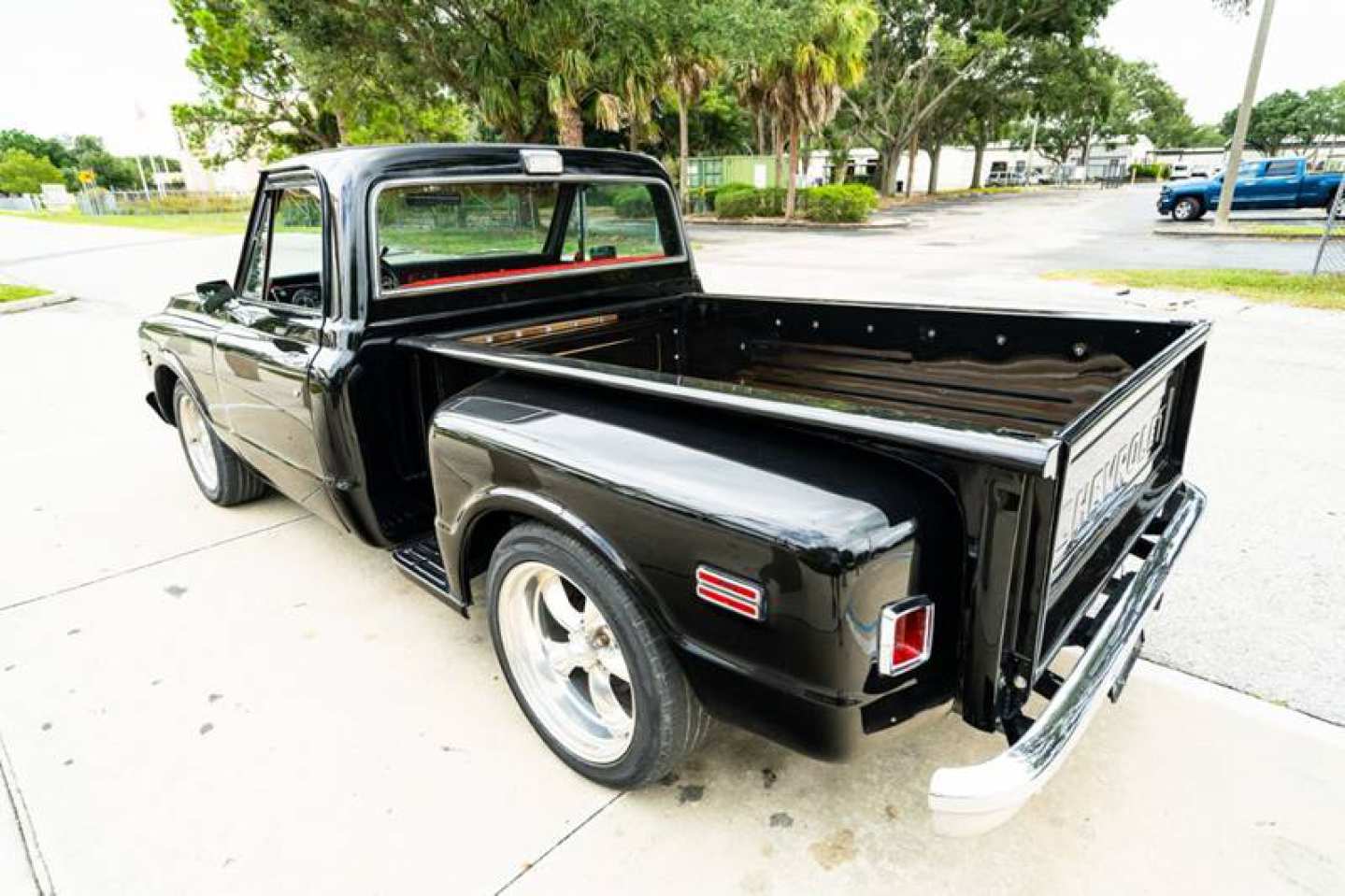 3rd Image of a 1972 CHEVROLET C10 SHORT BED