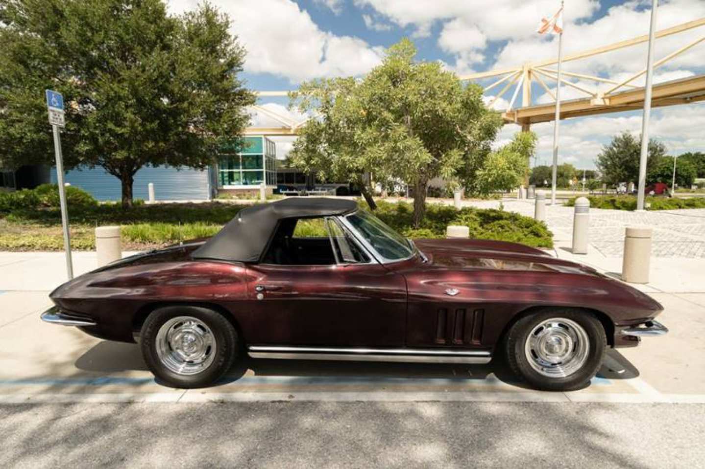 1st Image of a 1965 CHEVROLET CORVETTE