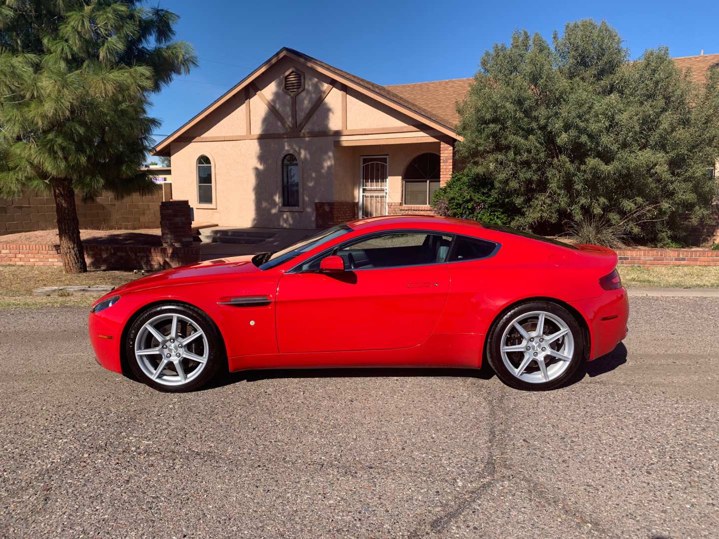 3rd Image of a 2006 ASTON MARTIN VANTAGE