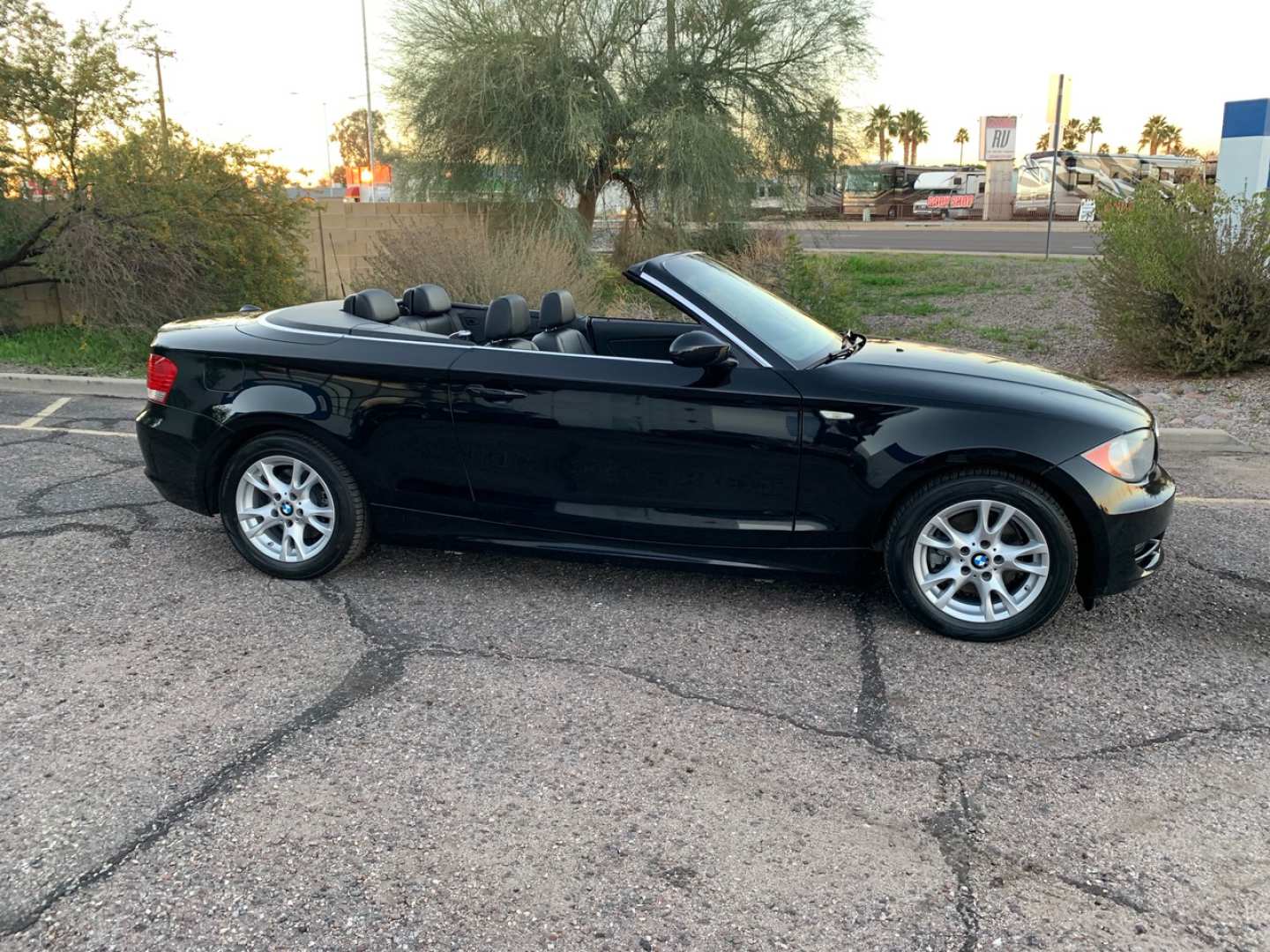 2nd Image of a 2008 BMW 128I
