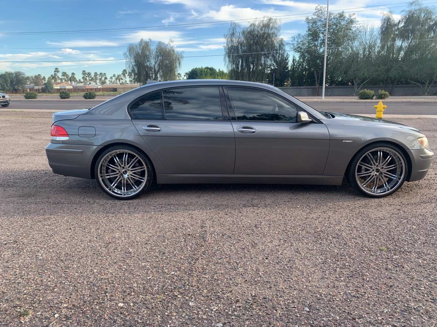 4th Image of a 2006 BMW 7 SERIES 750LI