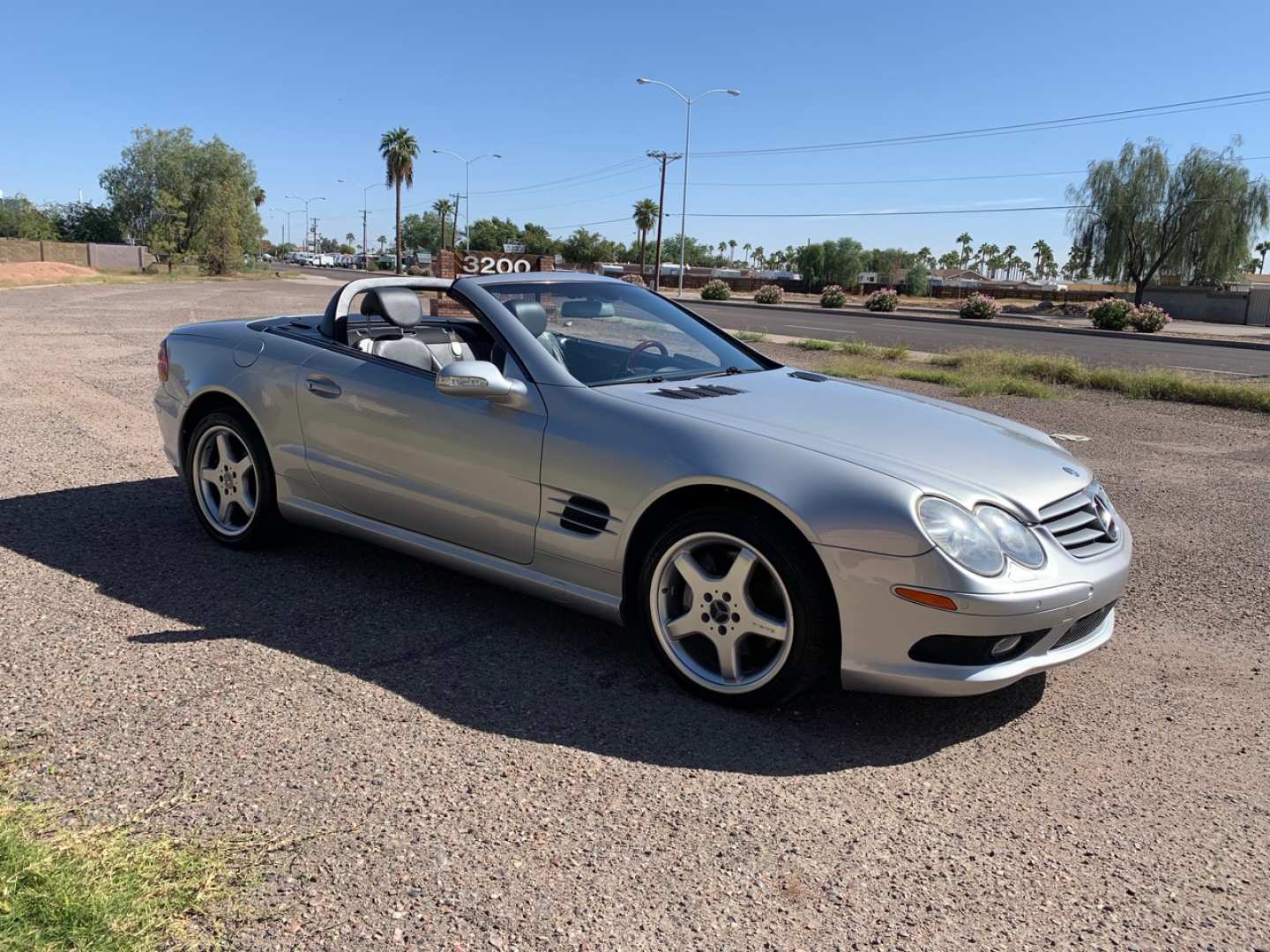 3rd Image of a 2003 MERCEDES-BENZ SL-CLASS SL500