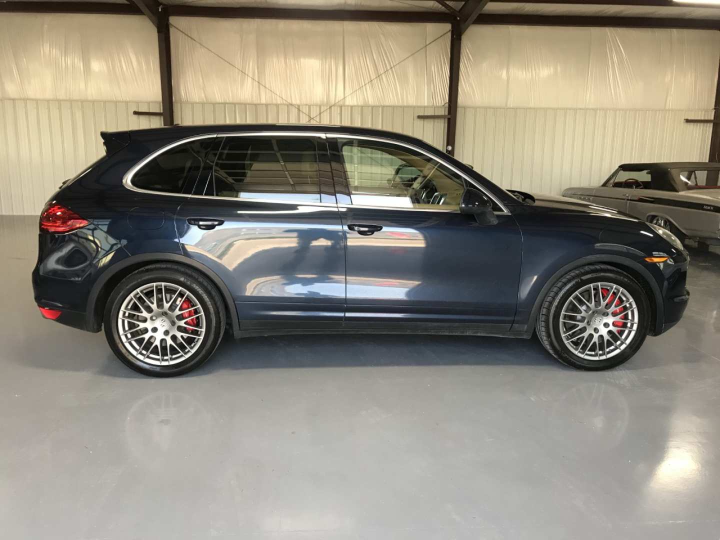 13th Image of a 2013 PORSCHE CAYENNE TURBO