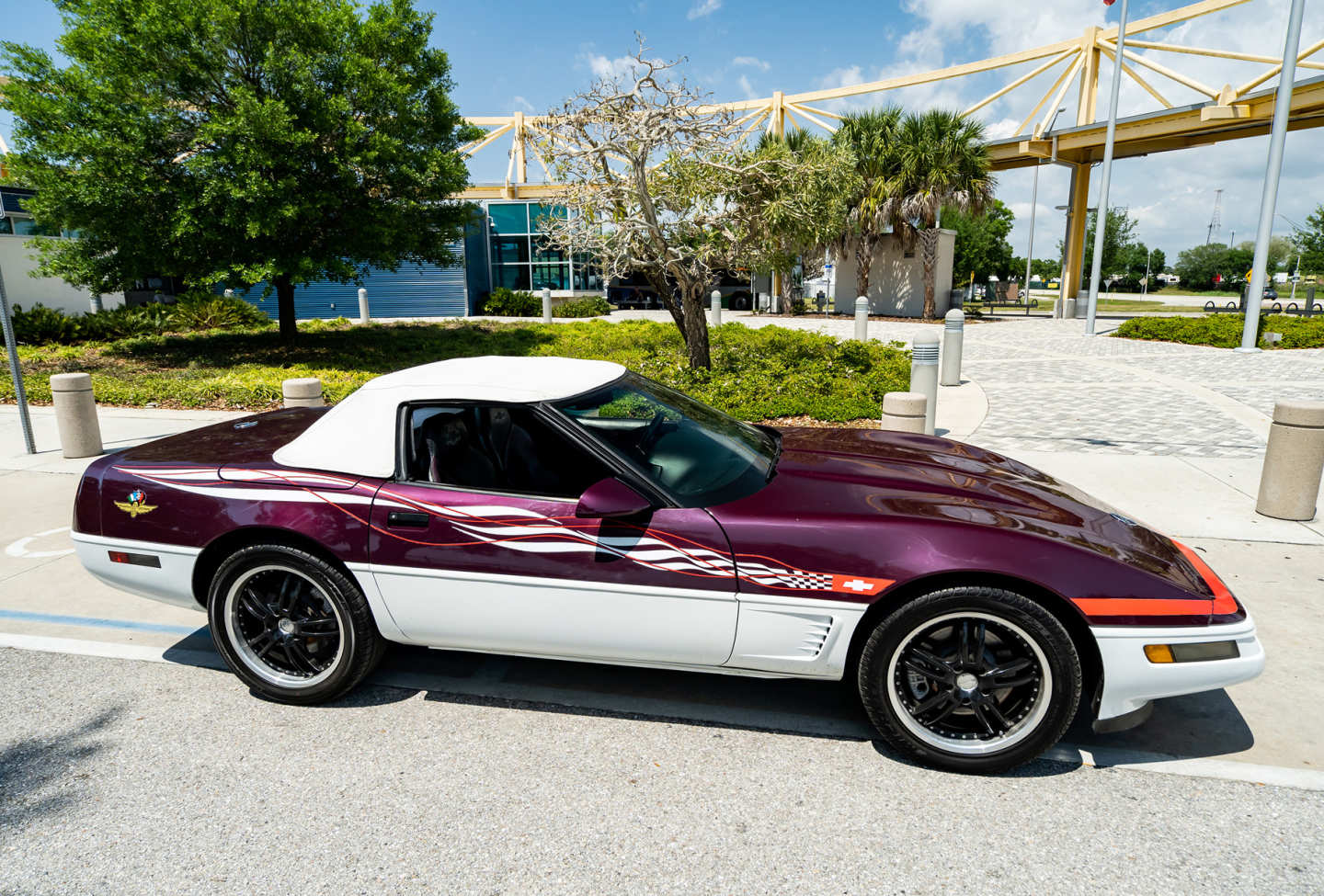 3rd Image of a 1995 CHEVROLET CORVETTE PACE CAR