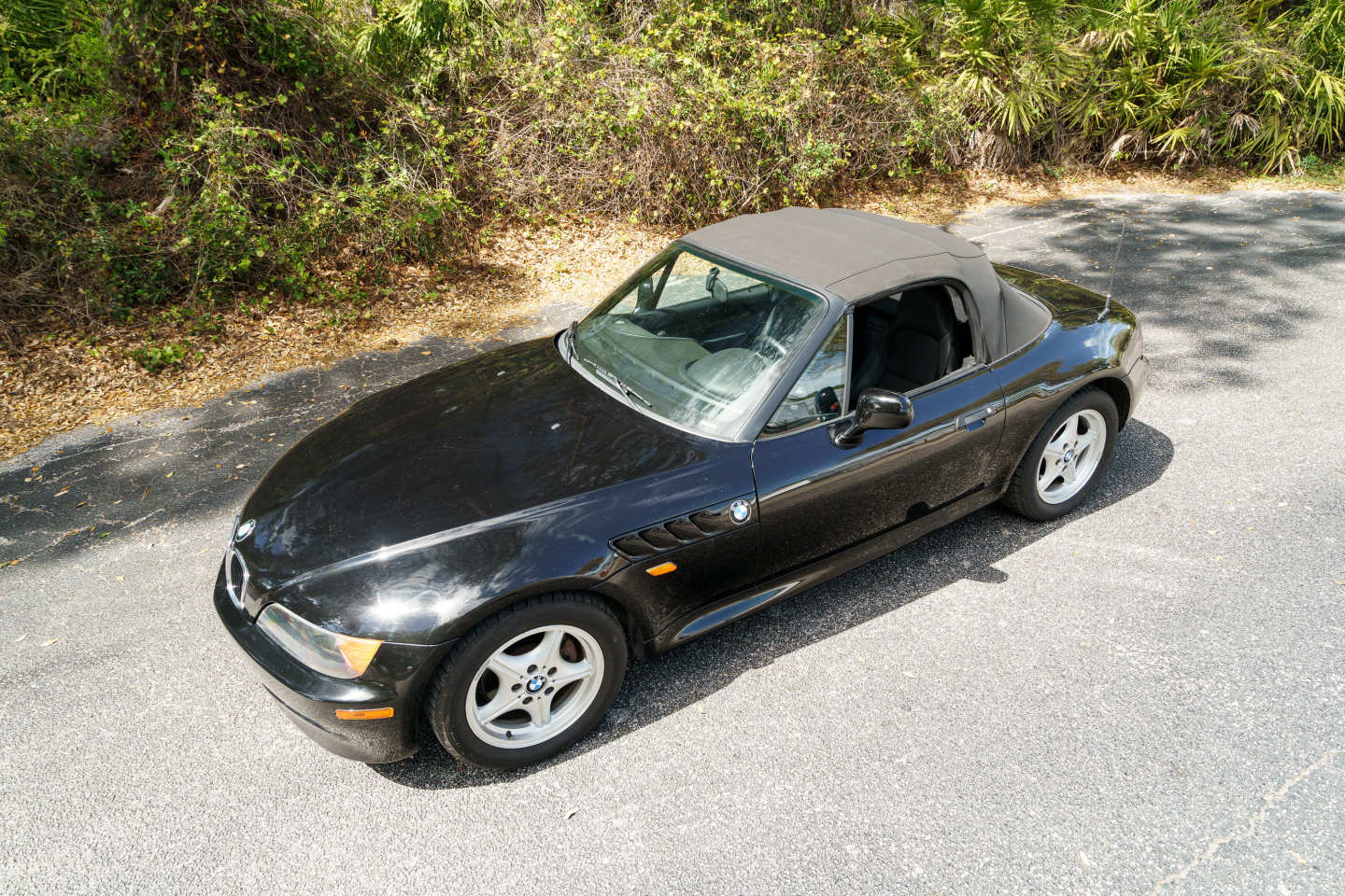 1st Image of a 1996 BMW Z3