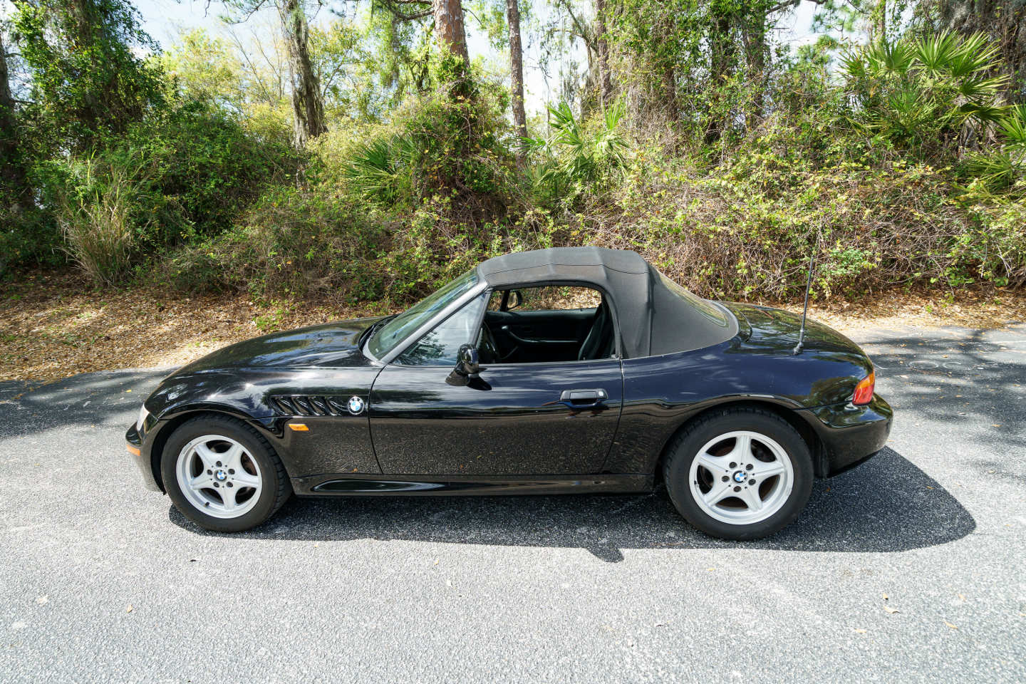 4th Image of a 1996 BMW Z3