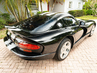 Image 6 of 26 of a 2000 DODGE VIPER