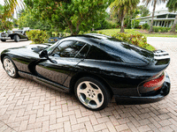 Image 9 of 26 of a 2000 DODGE VIPER