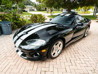 Image 11 of 26 of a 2000 DODGE VIPER