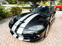 Image 12 of 26 of a 2000 DODGE VIPER