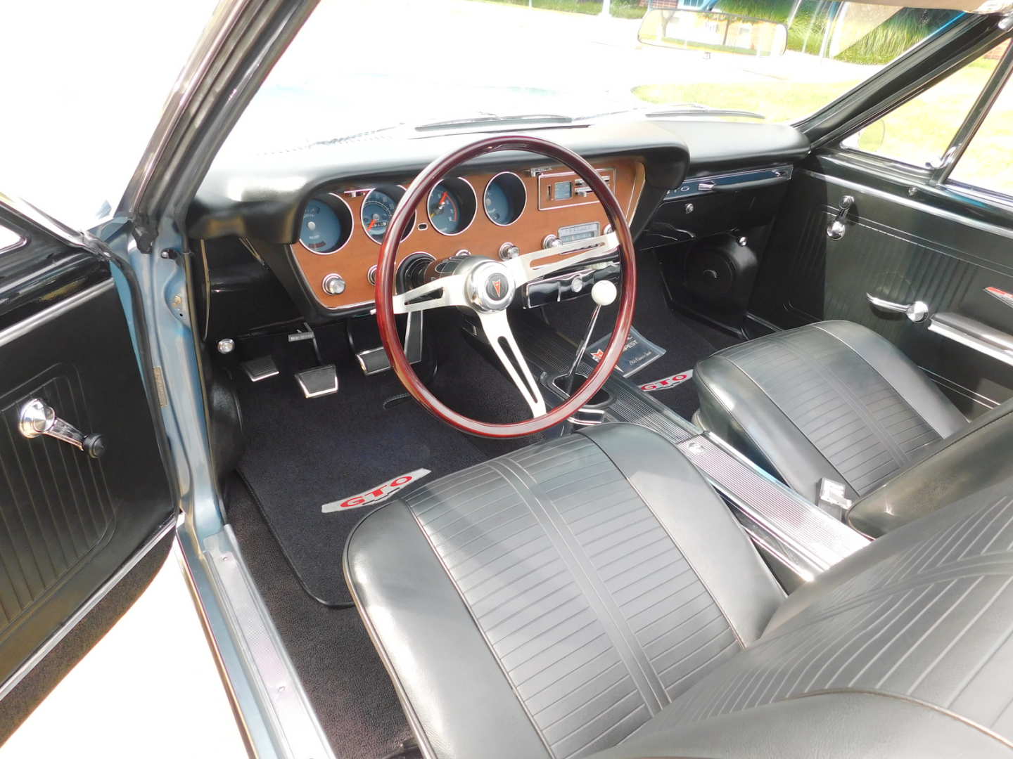 3rd Image of a 1966 PONTIAC GTO