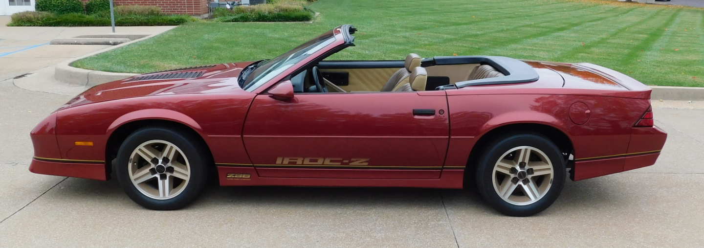 3rd Image of a 1987 CHEVROLET CAMARO IROC